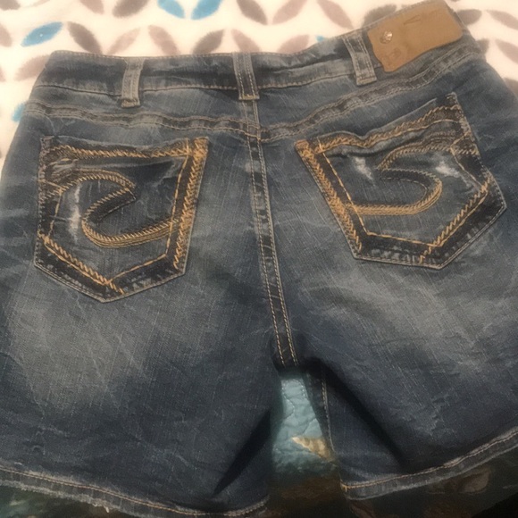 Silver shorts - Picture 3 of 3